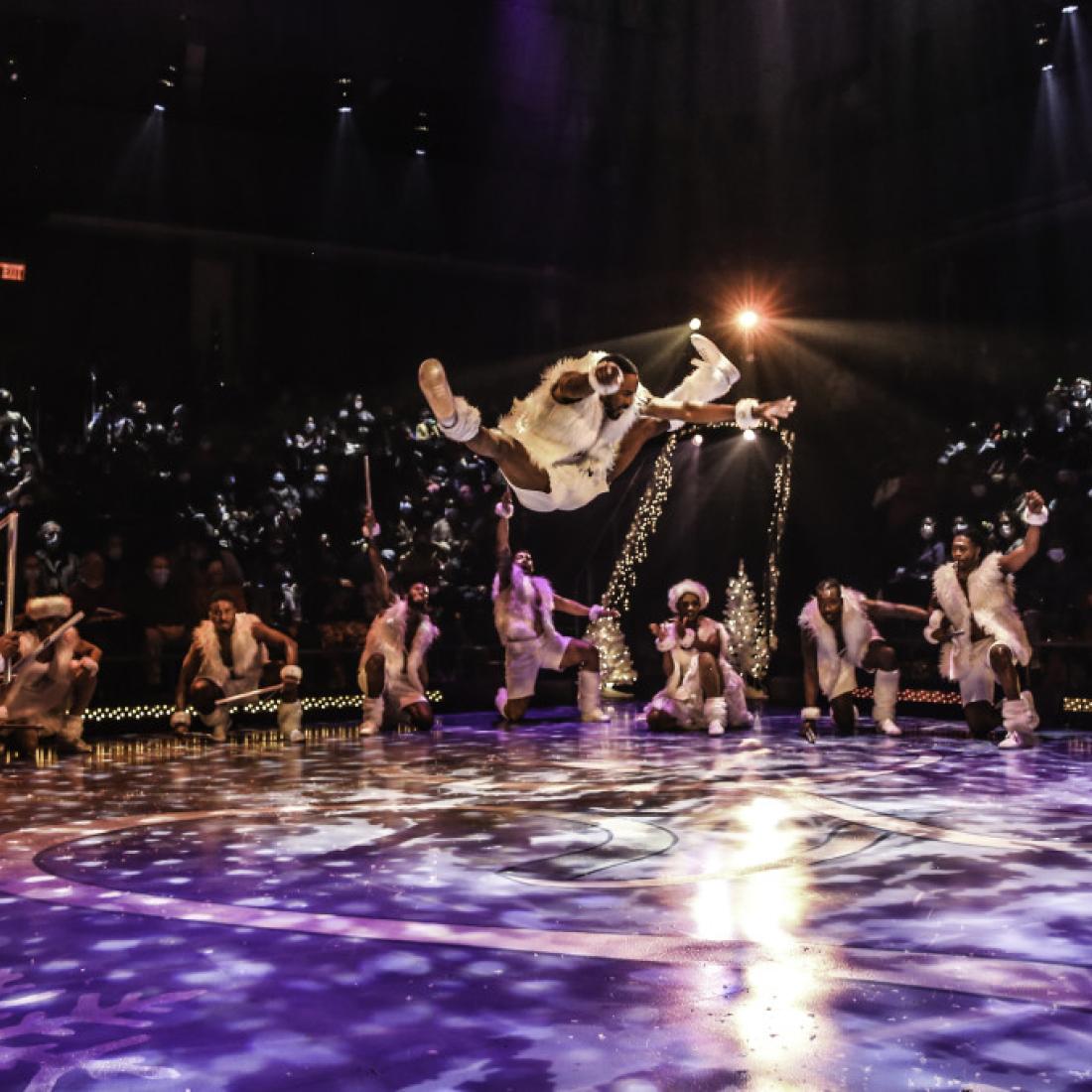 dancers peforming